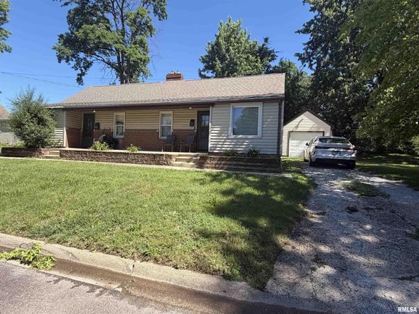 209/211 MADISON, Washington, IL 61571