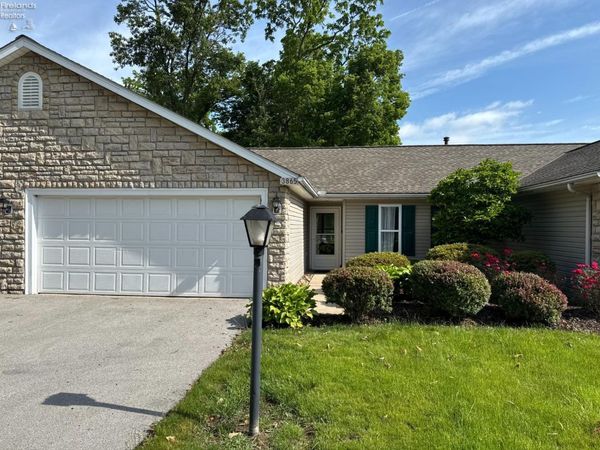 3865 E Vineyard Village Drive, Port Clinton, OH 43452