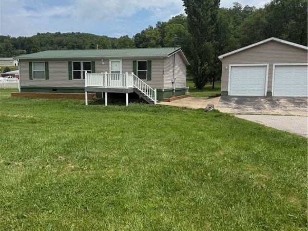406/ 410 Harbour Lane, Hurricane, WV 25526
