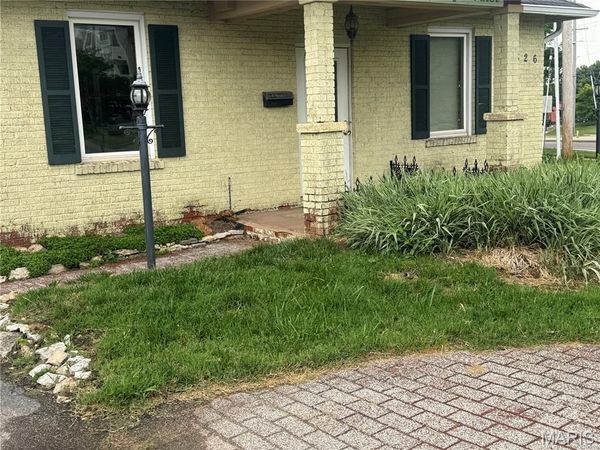 10526 Old Olive Street Road , Creve Coeur, MO 63141