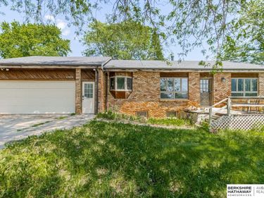 11222 Erskine Street, Omaha, NE 68164