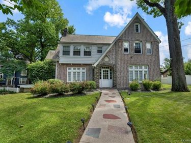 2 Rockland Avenue , Yonkers, NY 10705