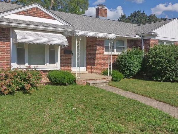 9928 Roseland Street, Livonia, MI 48150