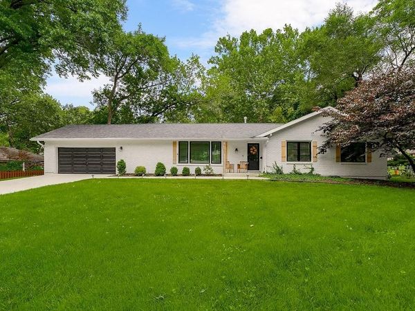 9101 Wenonga Road, Leawood, KS 66206