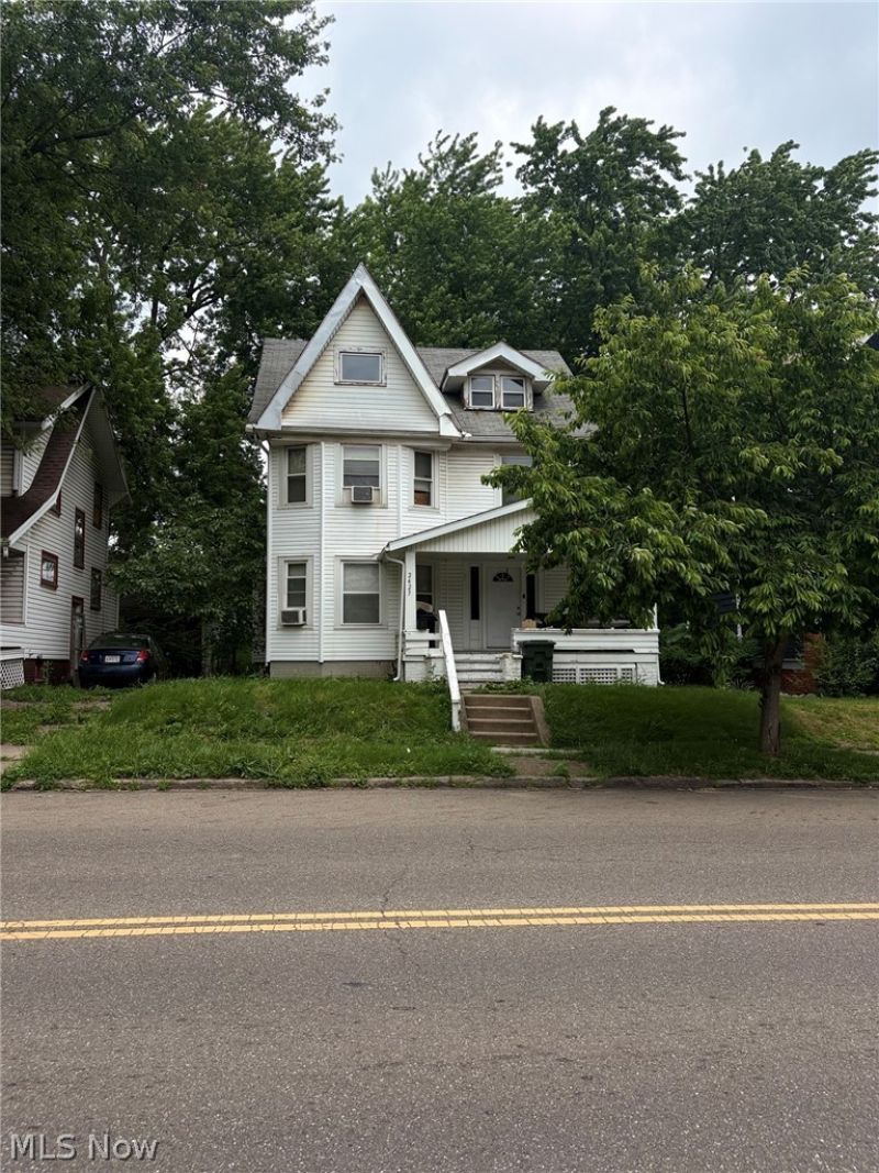 2423 9th Street Sw, Canton, OH 44710 Main Photo