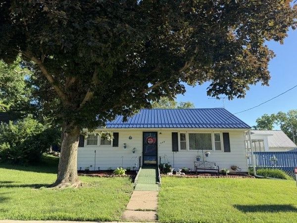 540 E Linn Street, Coggon, IA 52218