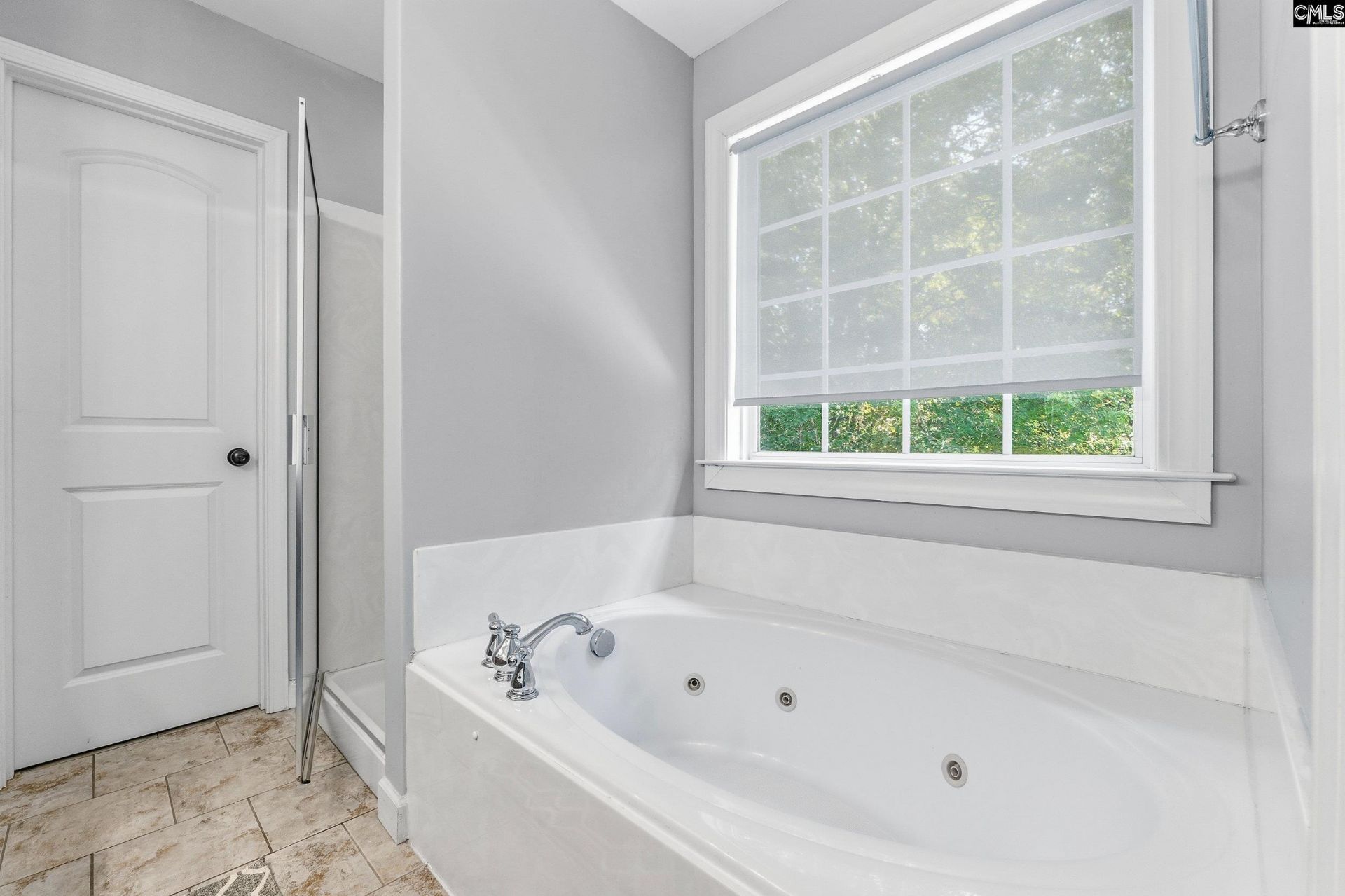112 Muirfield Court W Photo 18