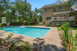 112 Muirfield Court W photo 4
