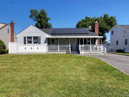 977 Brent Drive  Wantagh, NY 11793
