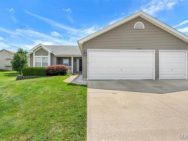 2004 Abby Court, Lake St Louis, MO 63367