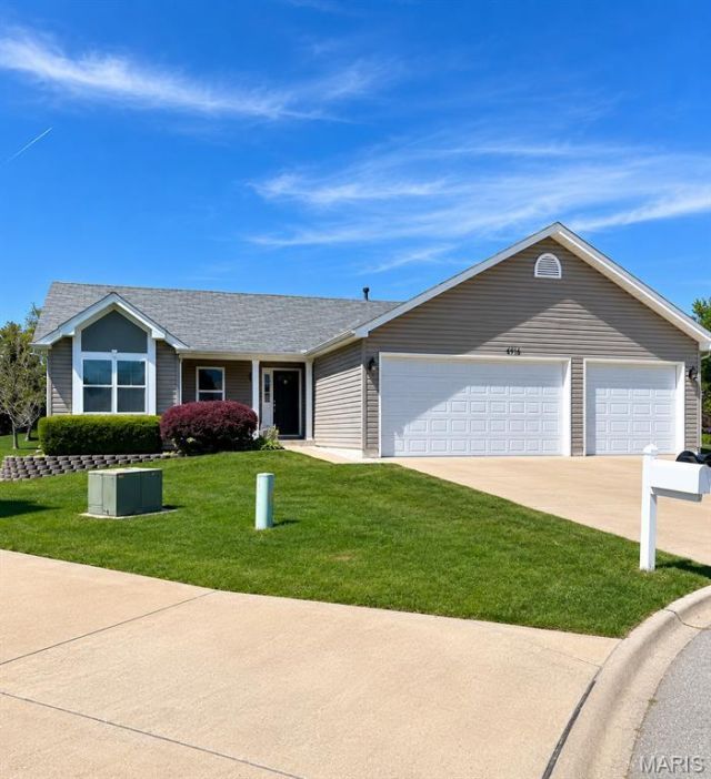 2004 Abby Court , Lake Saint Louis, MO 63367 Main Photo