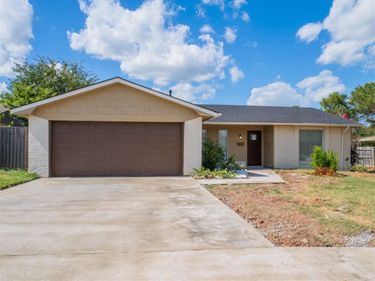 6821 SW Fenwick, Lawton, OK 73505