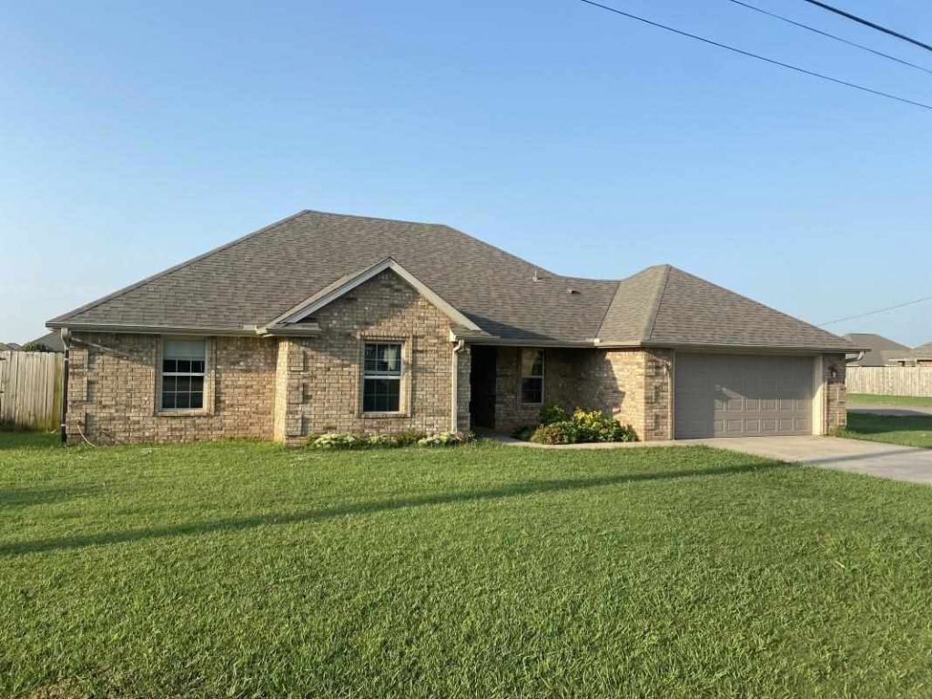 1202 1st St, Elgin, OK 73538 Main Photo