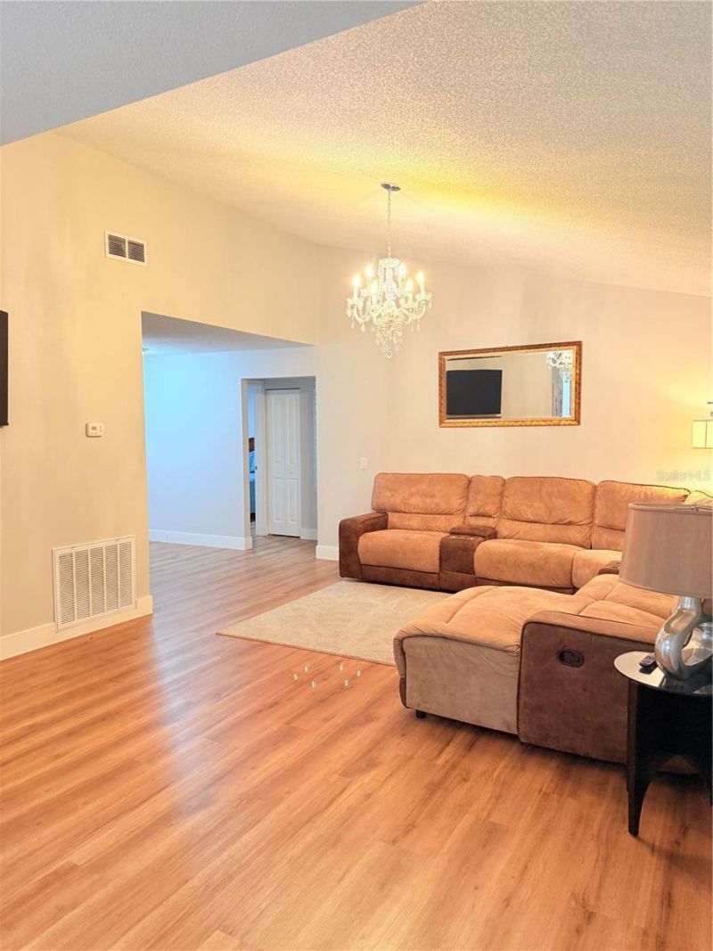 2130 Redleaf Drive , Brandon, FL 33510 Photo