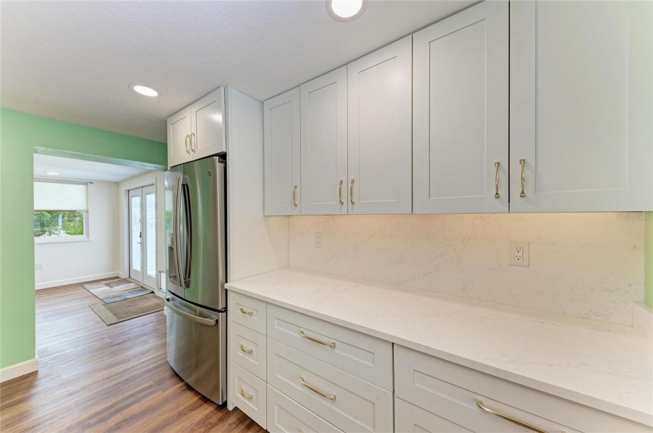 2317 S Tuttle Avenue , Sarasota, FL 34239 Photo