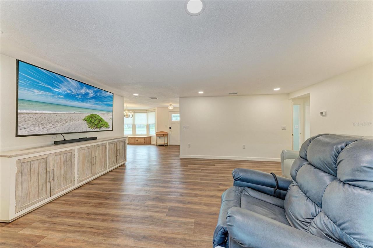 2317 S Tuttle Avenue , Sarasota, FL 34239 Photo