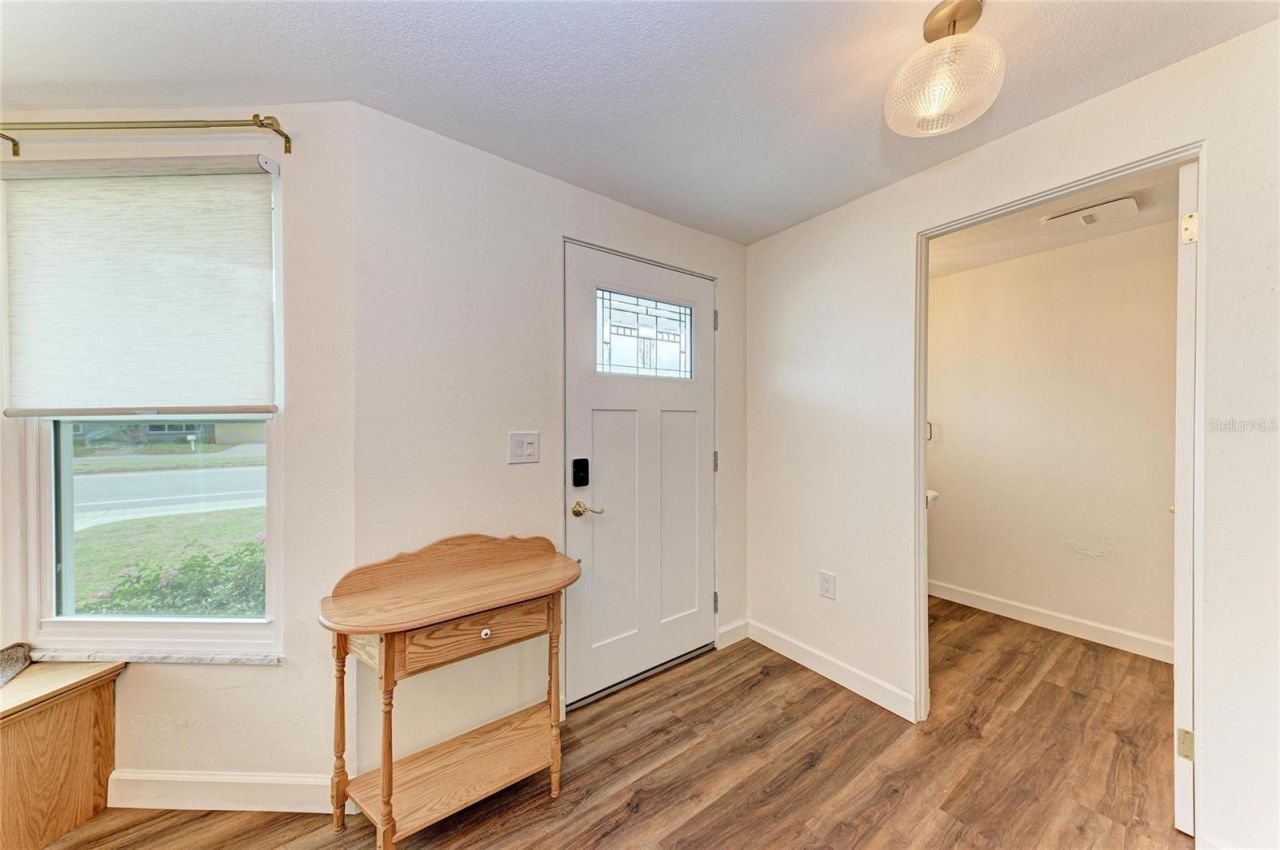 2317 S Tuttle Avenue , Sarasota, FL 34239 Photo