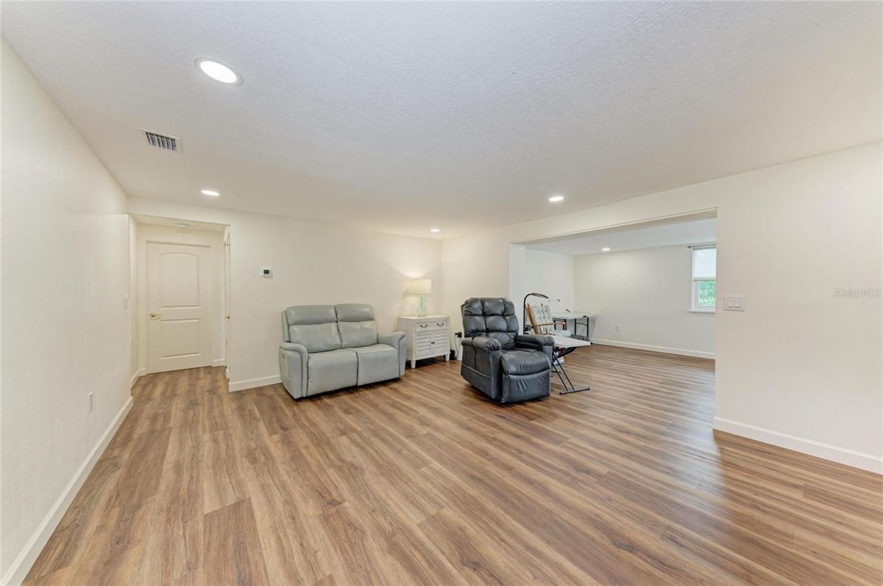 2317 S Tuttle Avenue , Sarasota, FL 34239 Photo