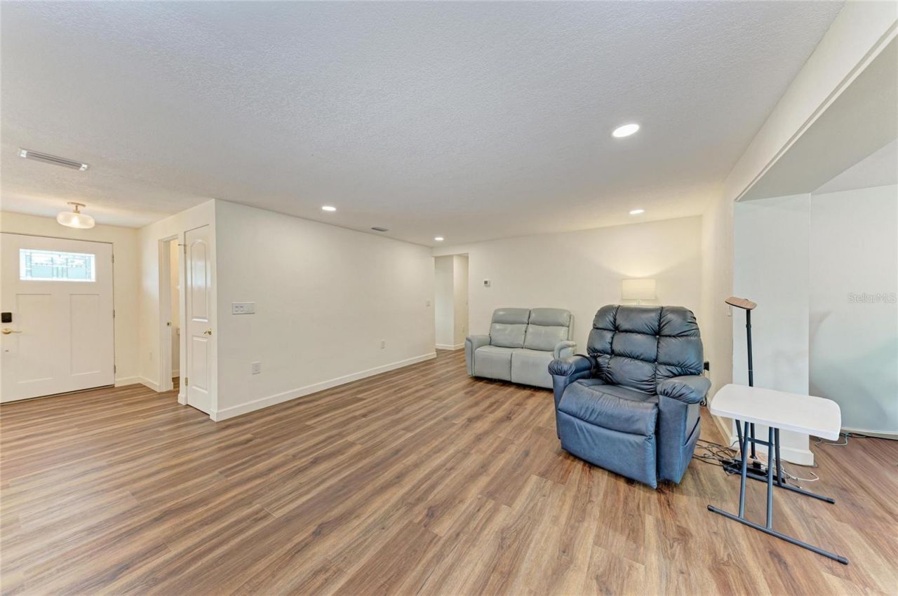 2317 S Tuttle Avenue , Sarasota, FL 34239 Photo