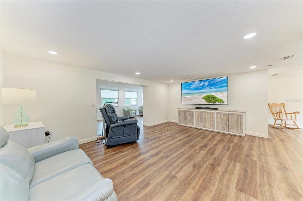 2317 S Tuttle Avenue , Sarasota, FL 34239 Photo