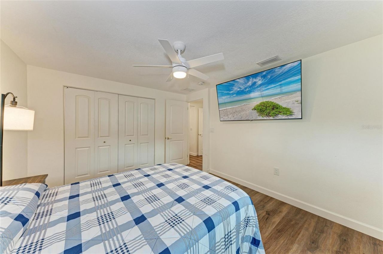 2317 S Tuttle Avenue , Sarasota, FL 34239 Photo