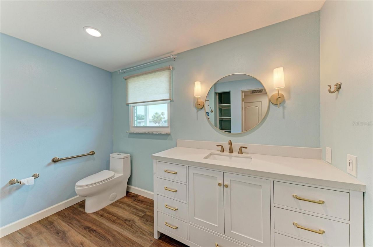2317 S Tuttle Avenue , Sarasota, FL 34239 Photo