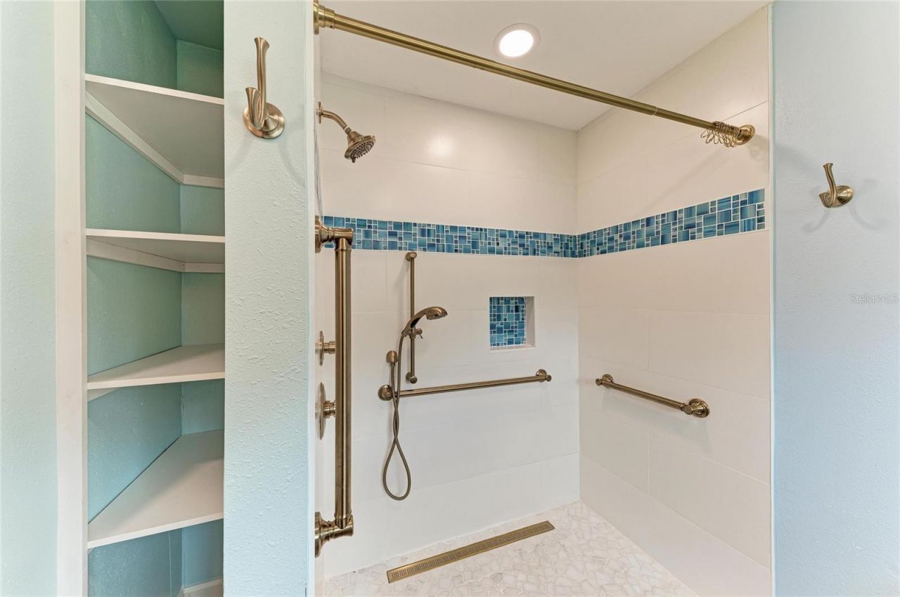 2317 S Tuttle Avenue , Sarasota, FL 34239 Photo