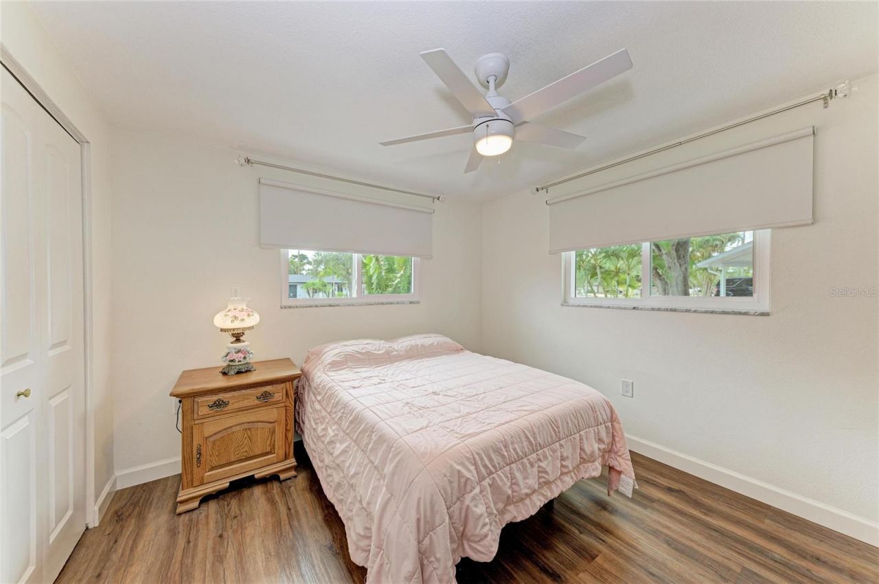 2317 S Tuttle Avenue , Sarasota, FL 34239 Photo