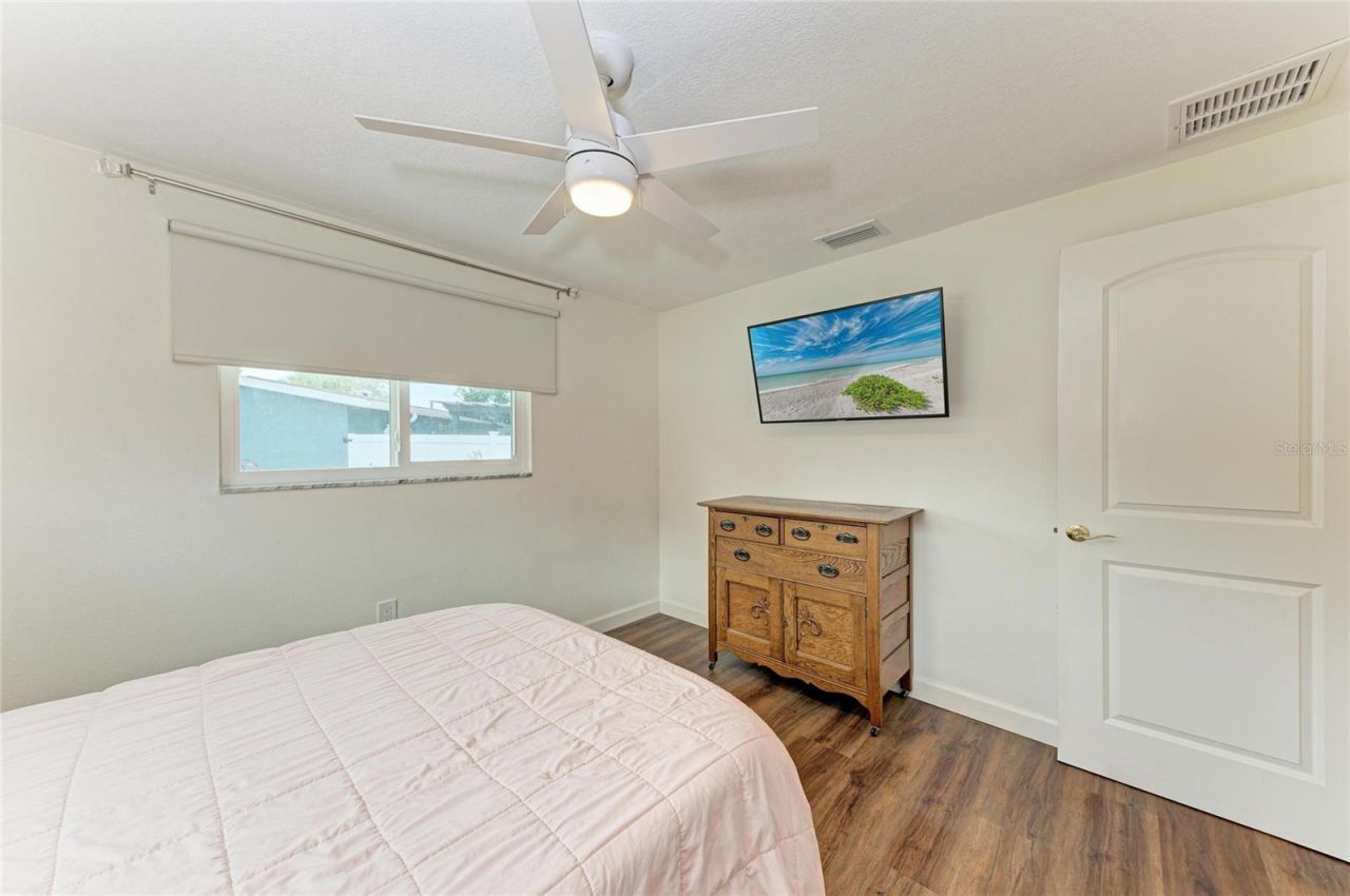 2317 S Tuttle Avenue , Sarasota, FL 34239 Photo