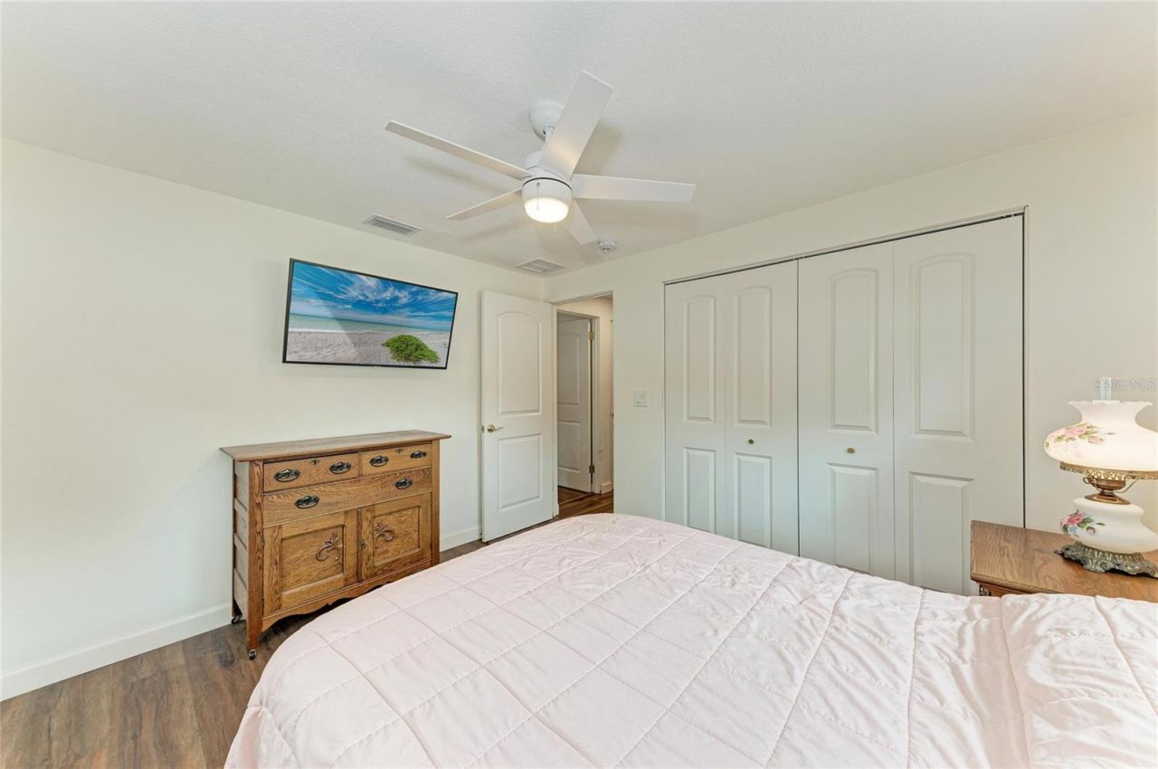 2317 S Tuttle Avenue , Sarasota, FL 34239 Photo