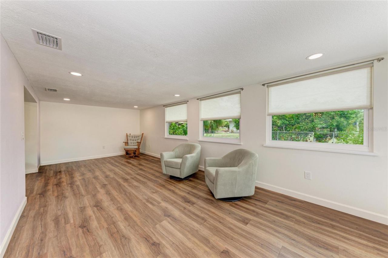 2317 S Tuttle Avenue , Sarasota, FL 34239 Photo