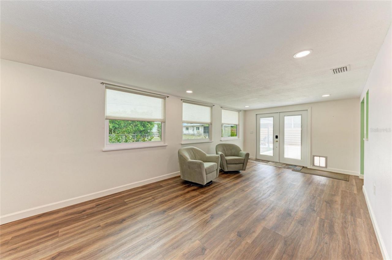 2317 S Tuttle Avenue , Sarasota, FL 34239 Photo