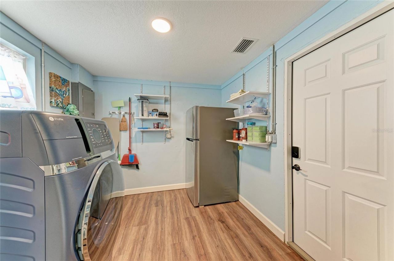 2317 S Tuttle Avenue , Sarasota, FL 34239 Photo