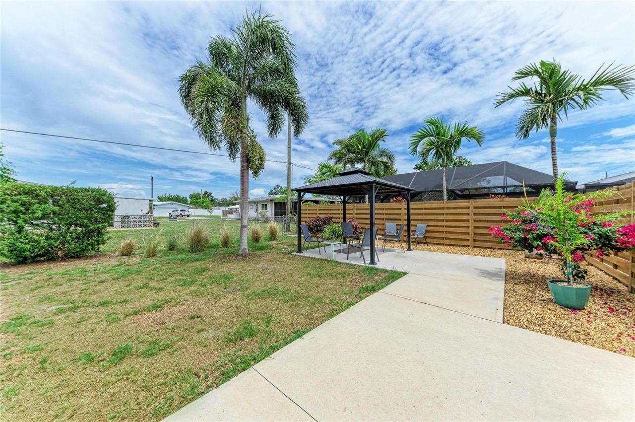 2317 S Tuttle Avenue , Sarasota, FL 34239 Photo