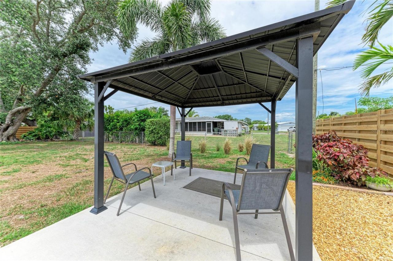 2317 S Tuttle Avenue , Sarasota, FL 34239 Photo