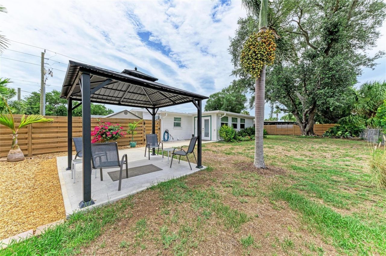 2317 S Tuttle Avenue , Sarasota, FL 34239 Photo