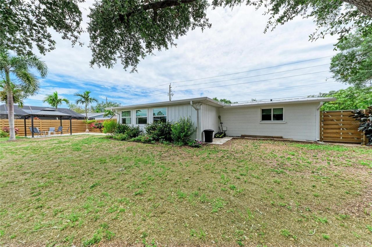 2317 S Tuttle Avenue , Sarasota, FL 34239 Photo