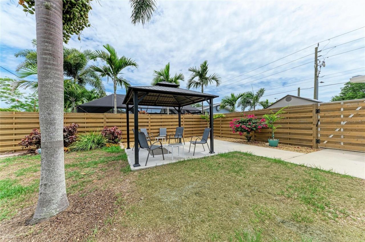 2317 S Tuttle Avenue , Sarasota, FL 34239 Photo