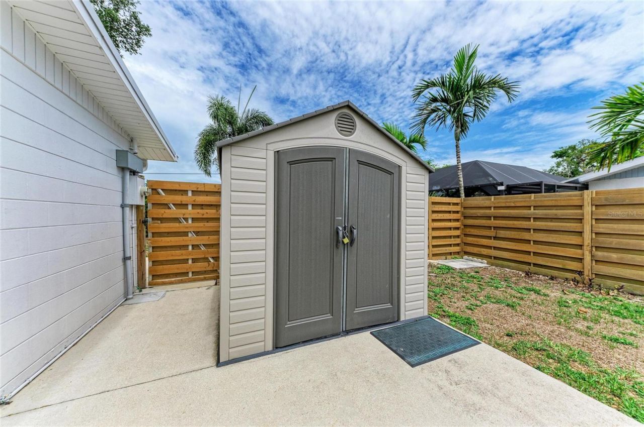 2317 S Tuttle Avenue , Sarasota, FL 34239 Photo