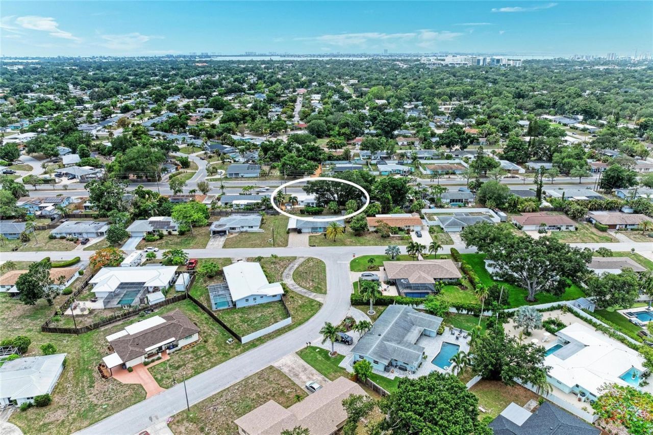2317 S Tuttle Avenue , Sarasota, FL 34239 Photo