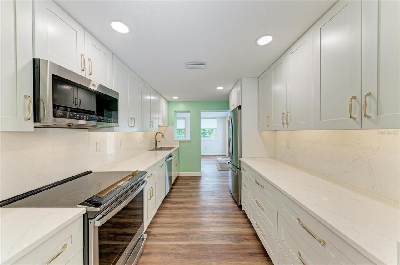 2317 S Tuttle Avenue , Sarasota, FL 34239 Photo