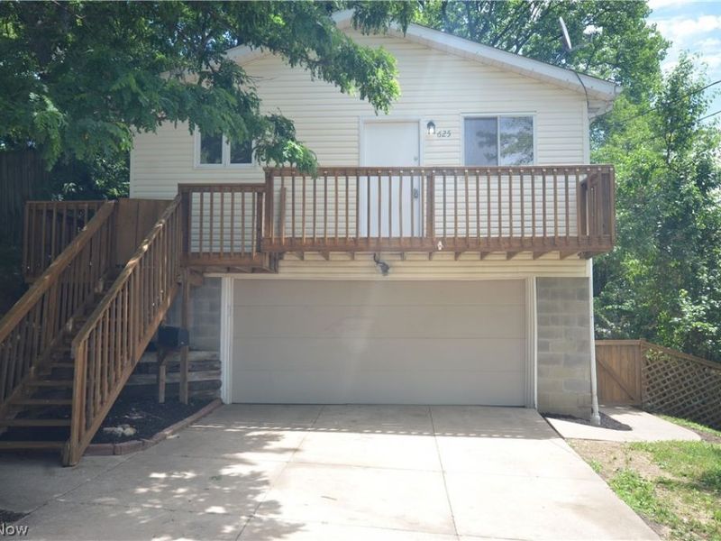 625 Hillman Road, Akron, OH 44312 Photo 2