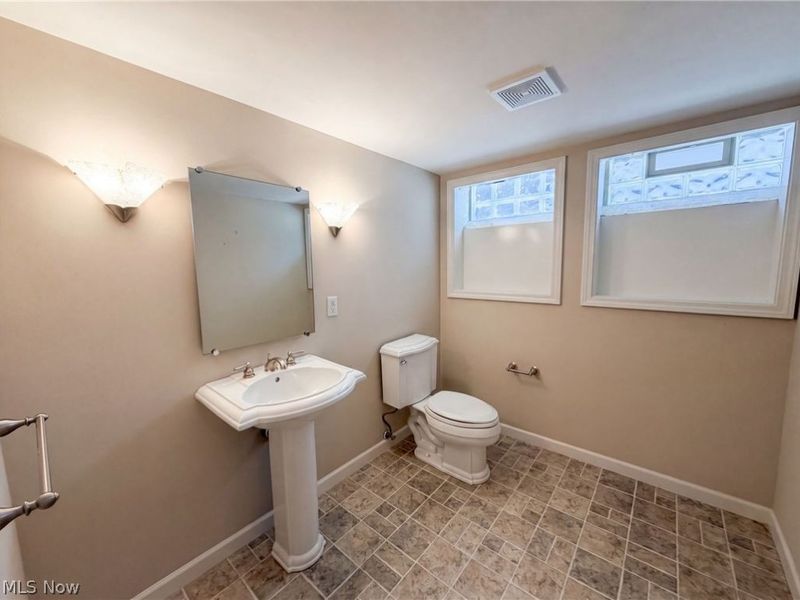 4406 Urban Drive, Cleveland, OH 44121 Photo 14