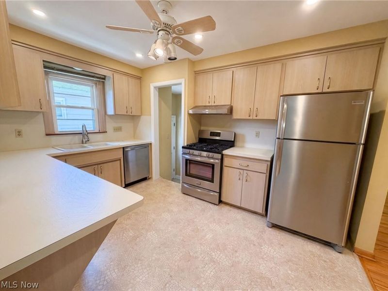 4406 Urban Drive, Cleveland, OH 44121 Photo 2