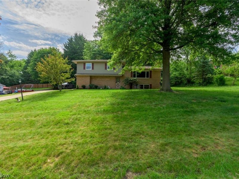 8560 Glennridge Avenue NW, Clinton, OH 44216 Photo 2