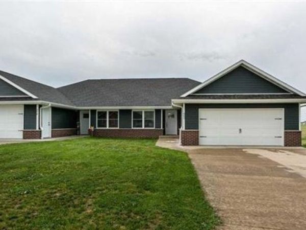 402 Angela Jean Circle, Peosta, IA 52068