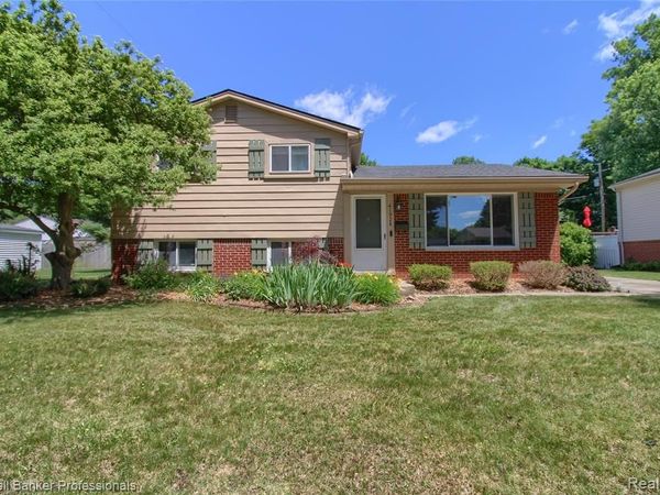 41928 River Oaks, Plymouth Twp, MI 48170