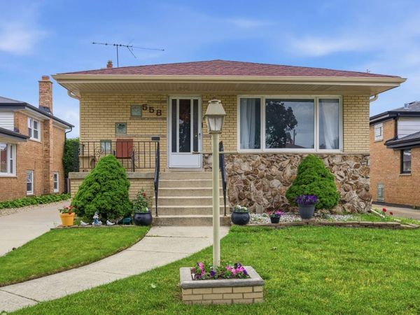 558 Manistee Avenue , Calumet City, IL 60409