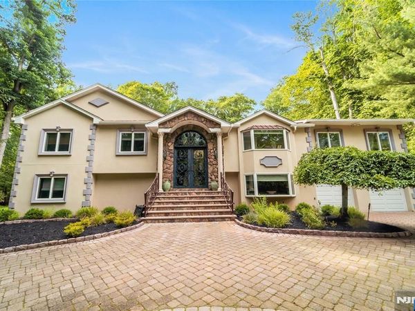 136 Willow Drive, OLD TAPPAN, NJ 07675