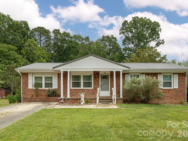 107 MAYWOOD Road , Hendersonville, NC 28792